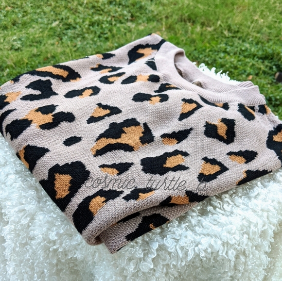 New Bold Leopard Print Lantern Sweater - Picture 3 of 8
